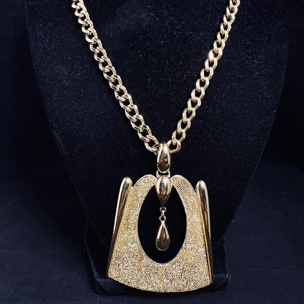 Vintage Monet Heavy Gold Tone Curb Chain Necklace With Geometric Pendant (5315)